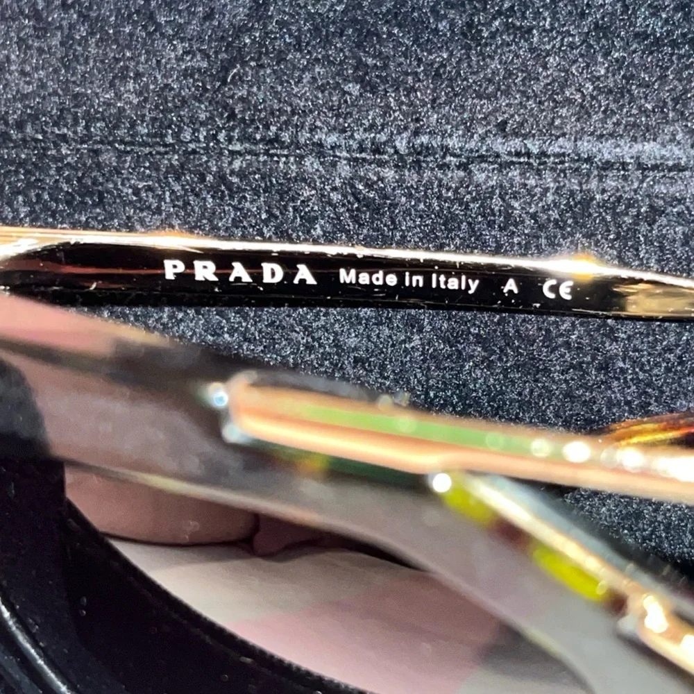 Prada cat eye Gradient Sunglasses SPR09Q authentic excellent condition w/ case